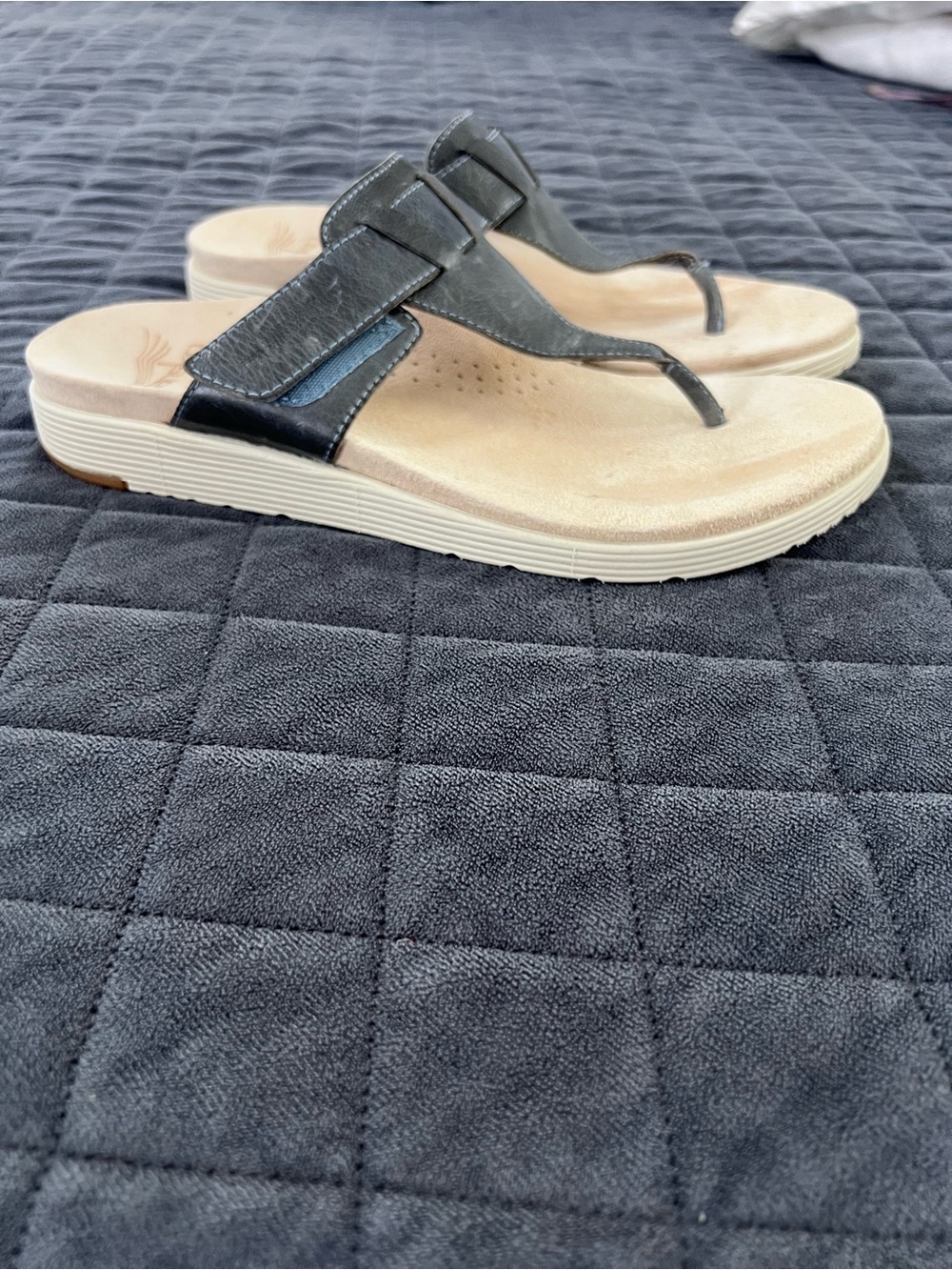 Dansko Cece Sandals Women’s size 9.5-10 40 Thong Leather Grey Blue